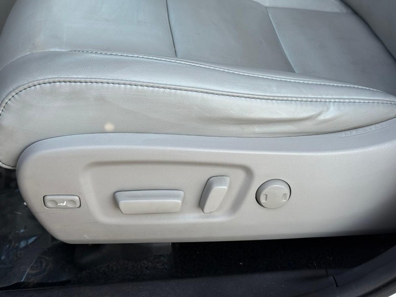 Toyota Highlander Vehicle Image 24