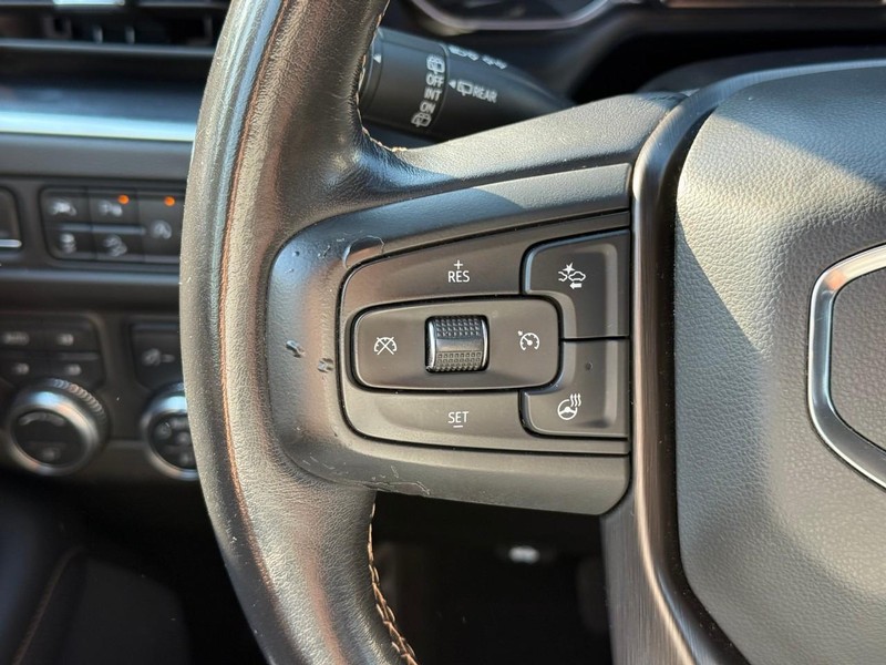 GMC Yukon Vehicle Image 11