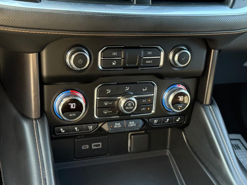 GMC Yukon Vehicle Image 16