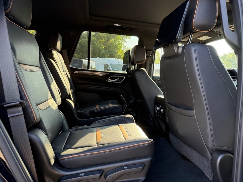 GMC Yukon Vehicle Image 17