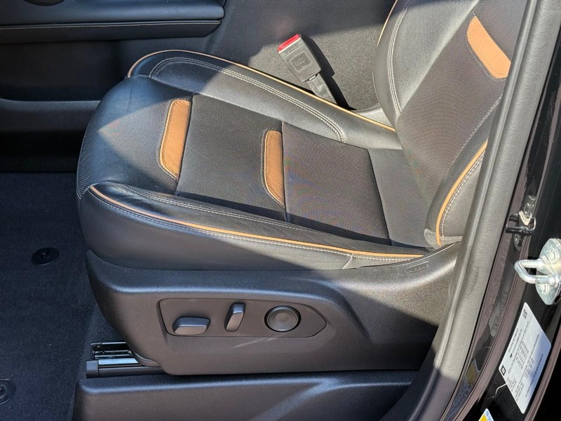 GMC Yukon Vehicle Image 26