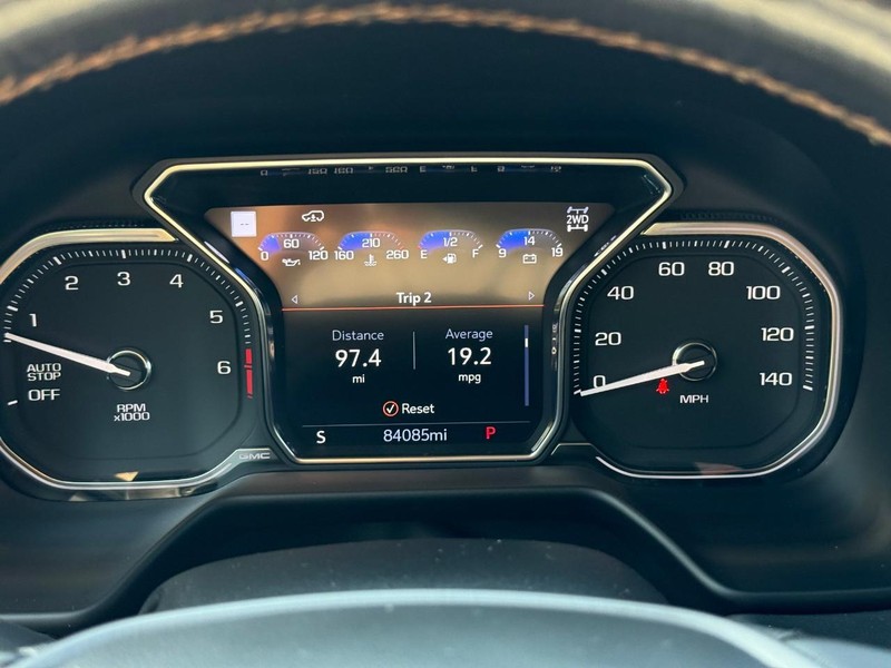 GMC Yukon Vehicle Image 30