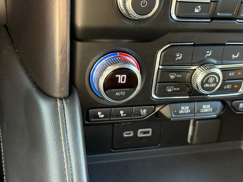 GMC Yukon Vehicle Image 32