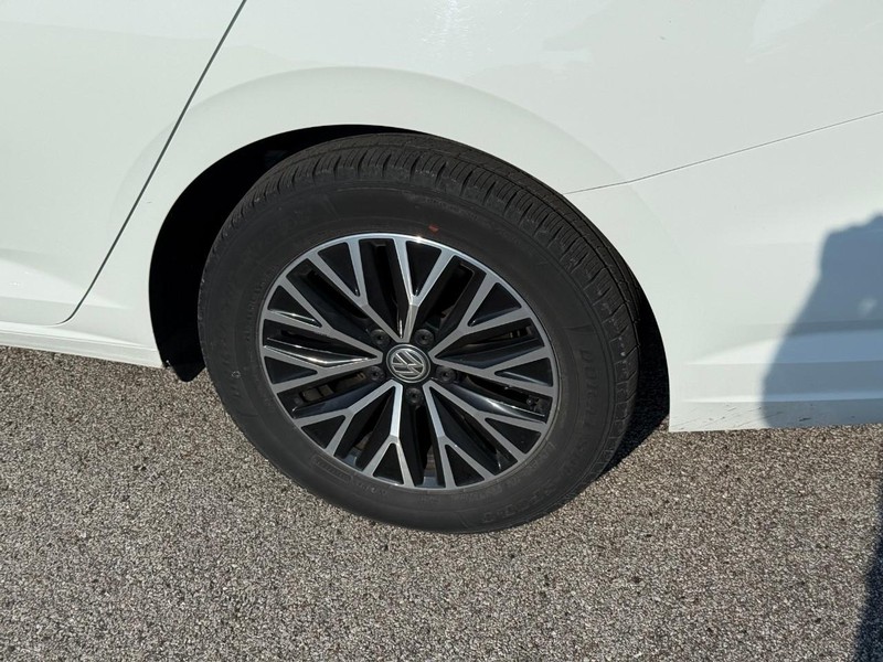 Volkswagen Jetta Vehicle Image 05