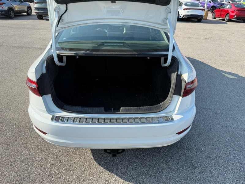 Volkswagen Jetta Vehicle Image 07