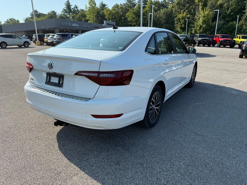 Volkswagen Jetta Vehicle Image 09