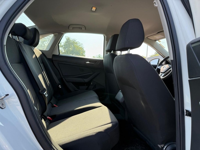 Volkswagen Jetta Vehicle Image 13