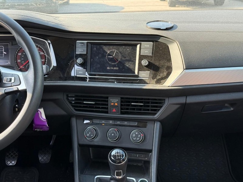 Volkswagen Jetta Vehicle Image 16