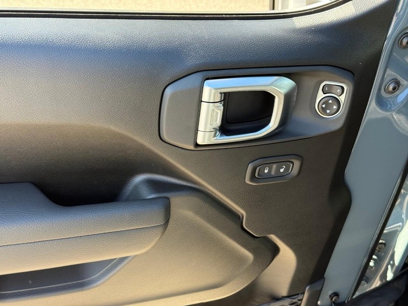 Jeep Wrangler Vehicle Image 13