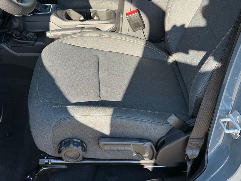 Jeep Wrangler Vehicle Image 14