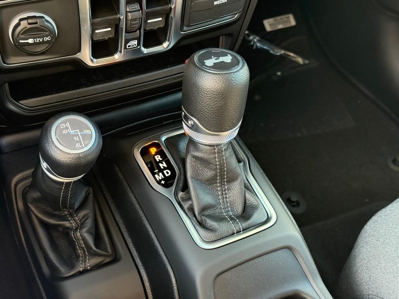Jeep Wrangler Vehicle Image 17