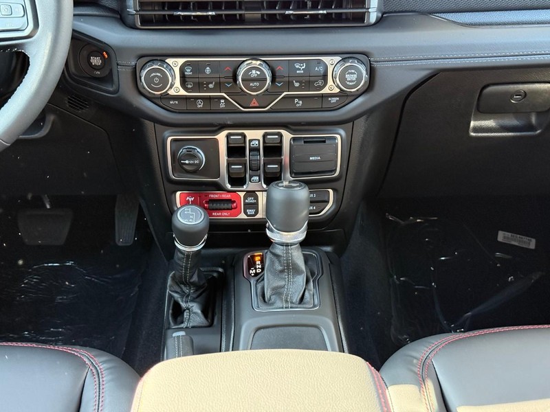 Jeep Wrangler Vehicle Image 12