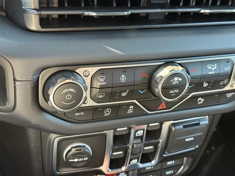 Jeep Wrangler Vehicle Image 18