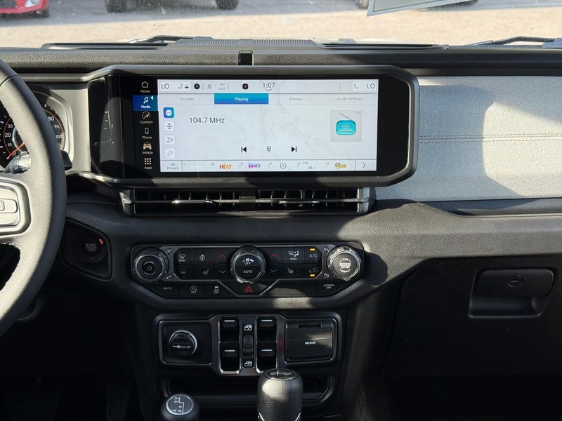 Jeep Wrangler Vehicle Image 11