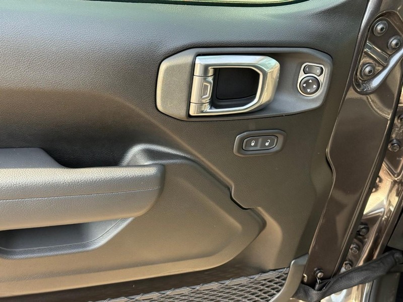 Jeep Wrangler Vehicle Image 13