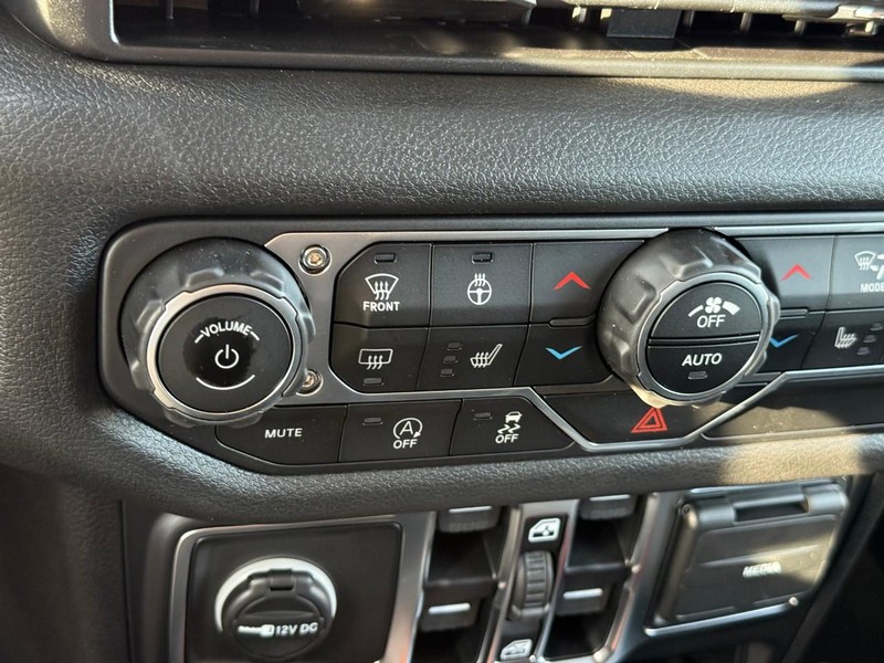Jeep Wrangler Vehicle Image 19
