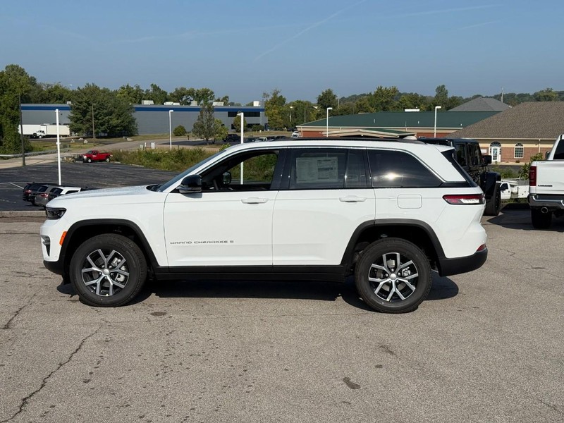 Jeep Grand Cherokee Vehicle Image 03