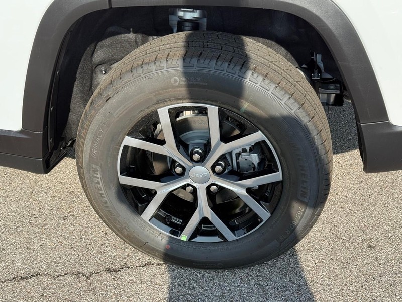 Jeep Grand Cherokee Vehicle Image 05
