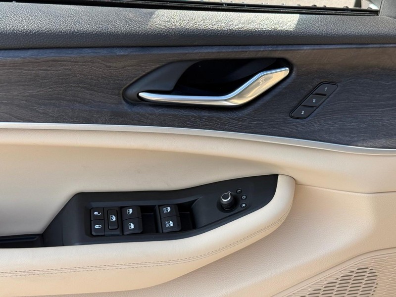 Jeep Grand Cherokee Vehicle Image 14