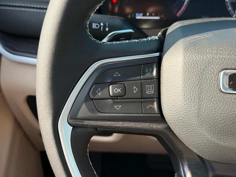 Jeep Grand Cherokee Vehicle Image 17