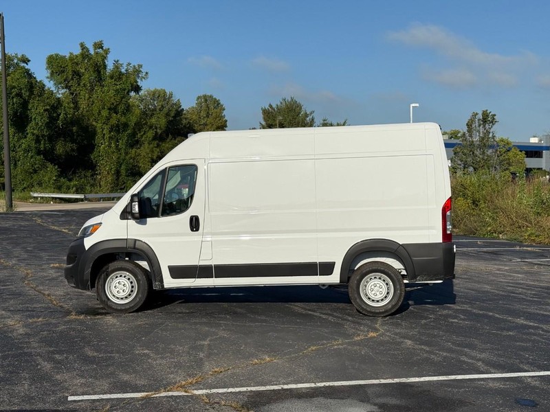Ram ProMaster Cargo Van Vehicle Image 03