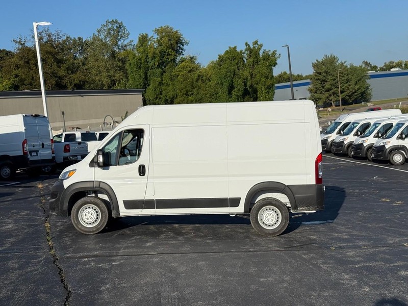 Ram ProMaster Cargo Van Vehicle Image 03