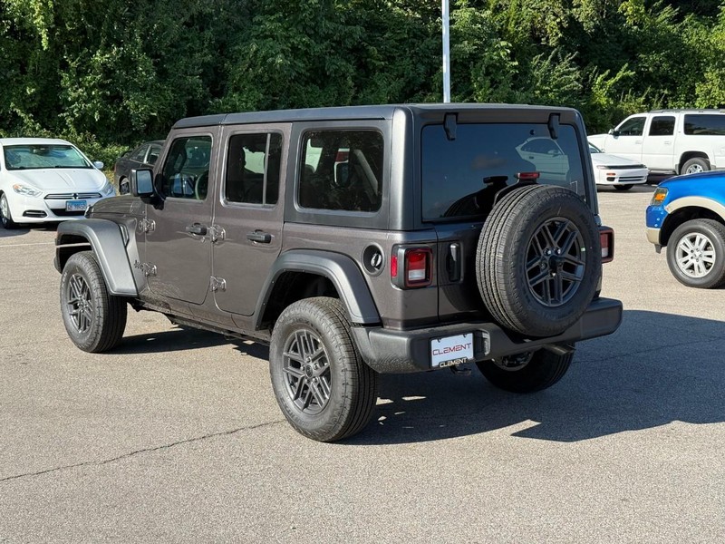 Jeep Wrangler Vehicle Image 04