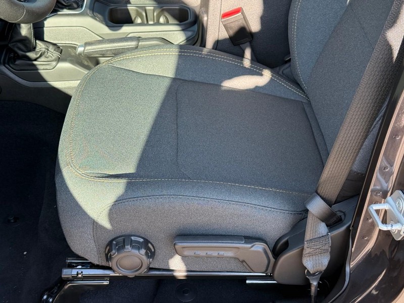 Jeep Wrangler Vehicle Image 14