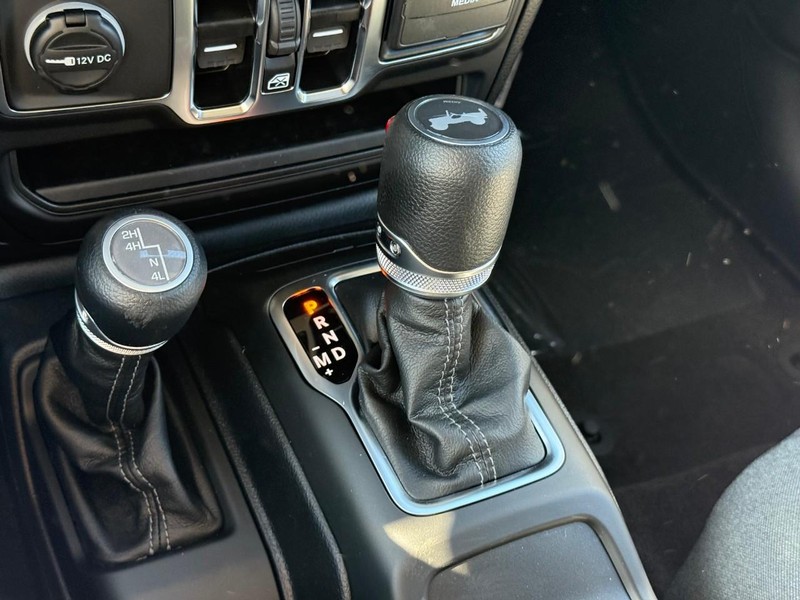 Jeep Wrangler Vehicle Image 17