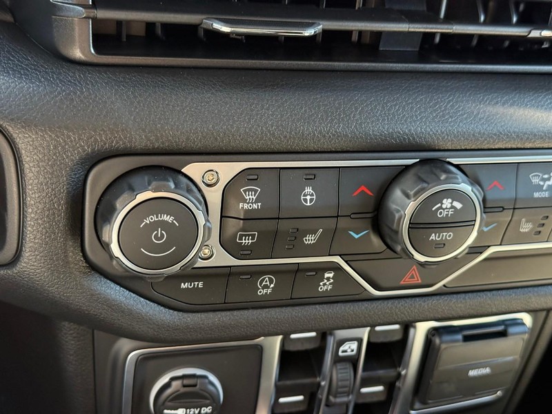 Jeep Wrangler Vehicle Image 18