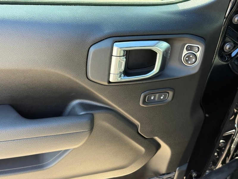 Jeep Wrangler Vehicle Image 13