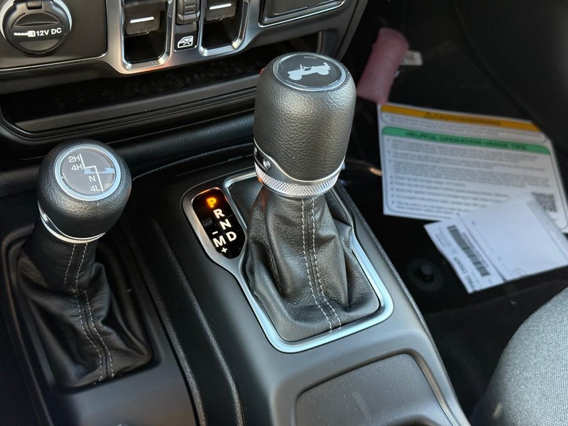 Jeep Wrangler Vehicle Image 17