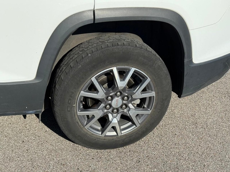 GMC Acadia Vehicle Image 05