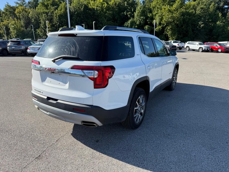 GMC Acadia Vehicle Image 11