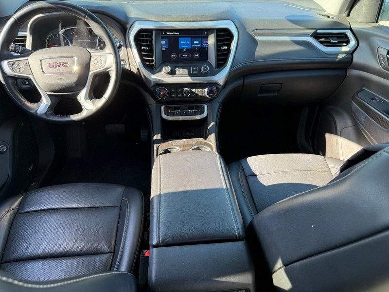 GMC Acadia Vehicle Image 15