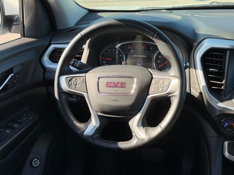 GMC Acadia Vehicle Image 16