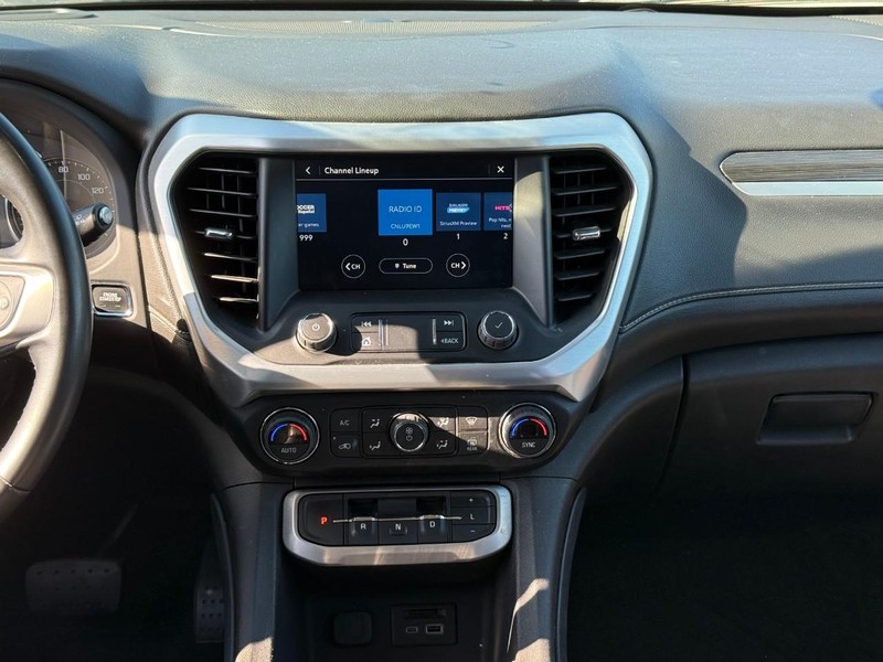 GMC Acadia Vehicle Image 17