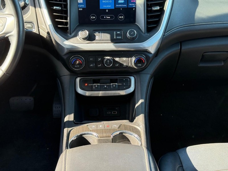 GMC Acadia Vehicle Image 18