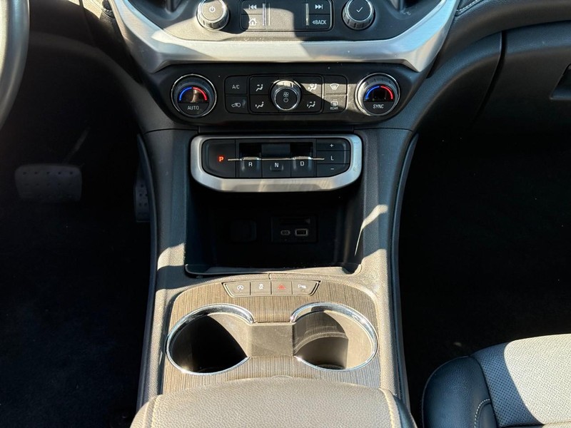 GMC Acadia Vehicle Image 19