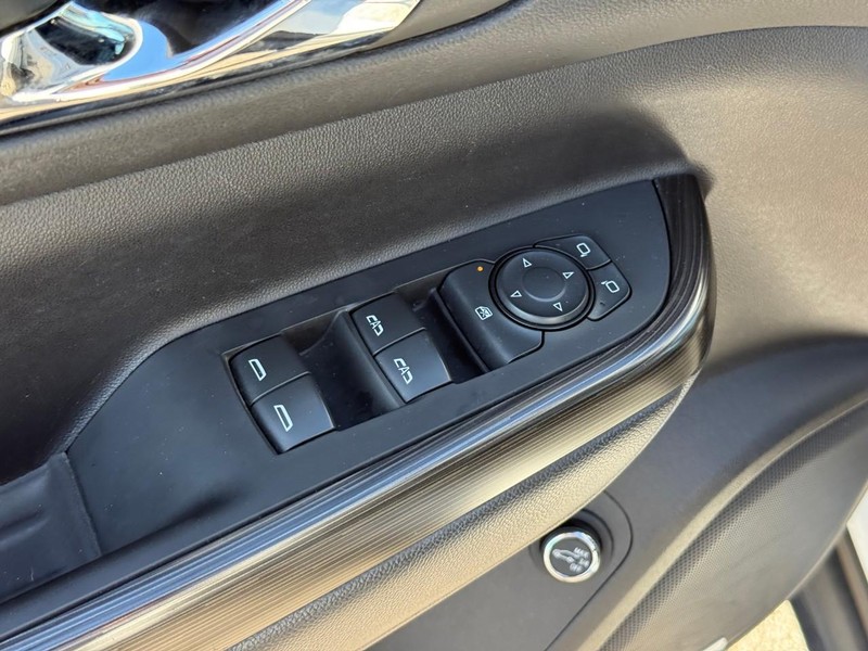 GMC Acadia Vehicle Image 21