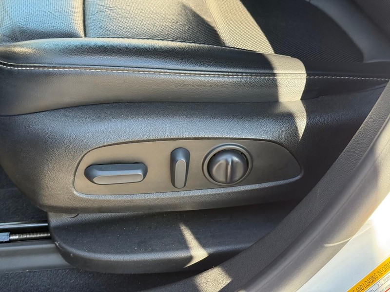 GMC Acadia Vehicle Image 23