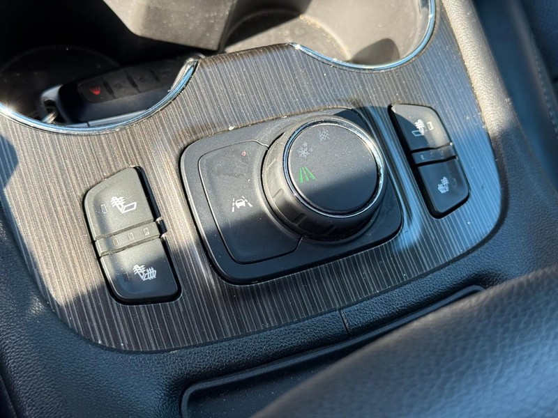 GMC Acadia Vehicle Image 27