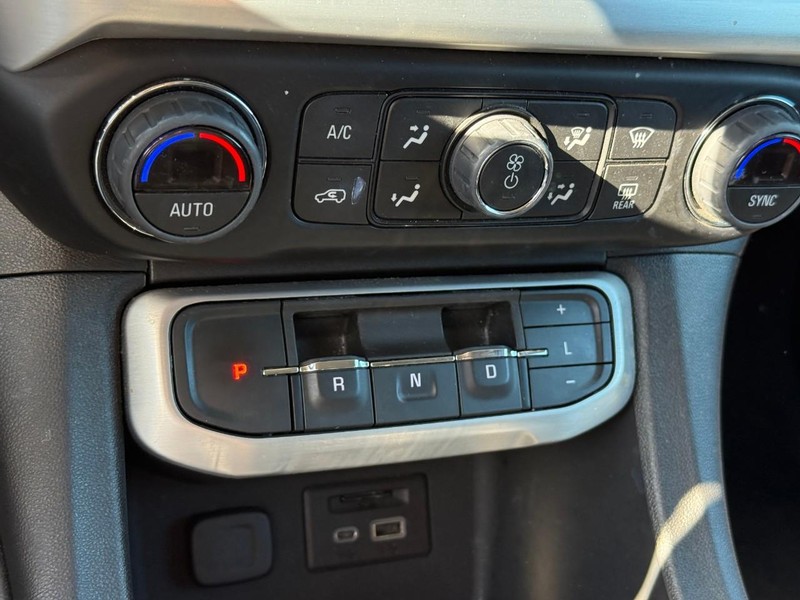 GMC Acadia Vehicle Image 28