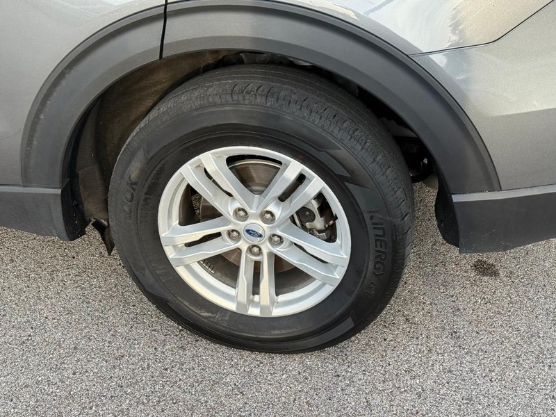 Ford Explorer Vehicle Image 05