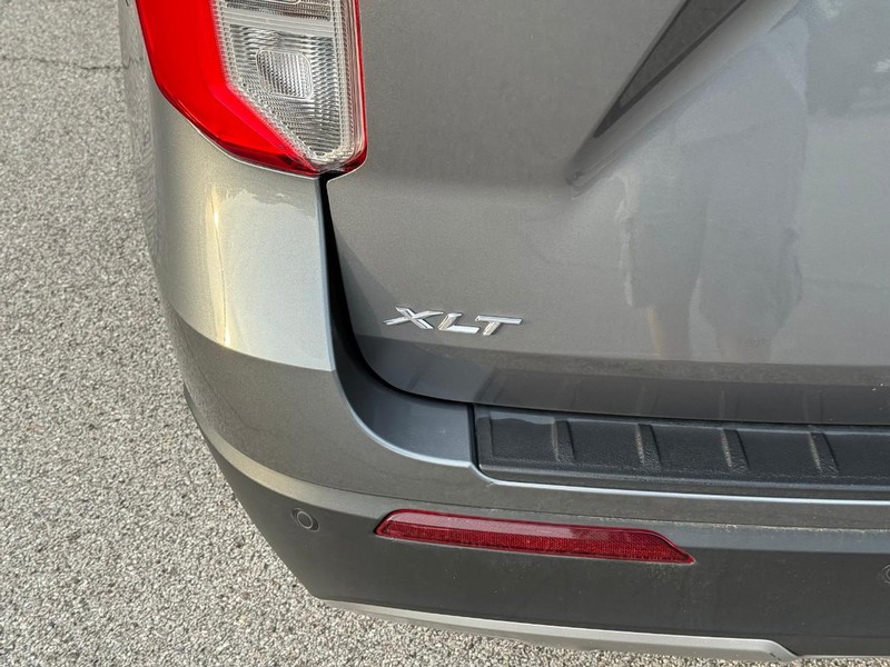 Ford Explorer Vehicle Image 07