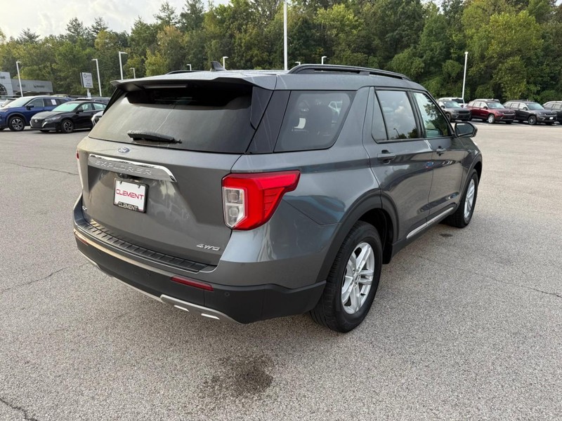 Ford Explorer Vehicle Image 12