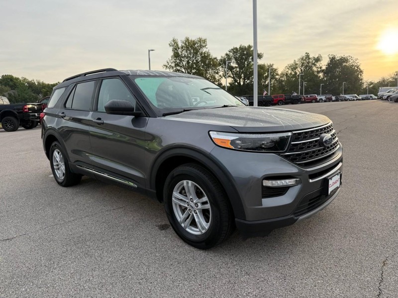 Ford Explorer Vehicle Image 13