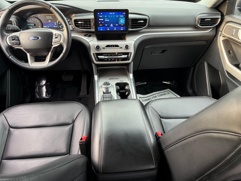 Ford Explorer Vehicle Image 16