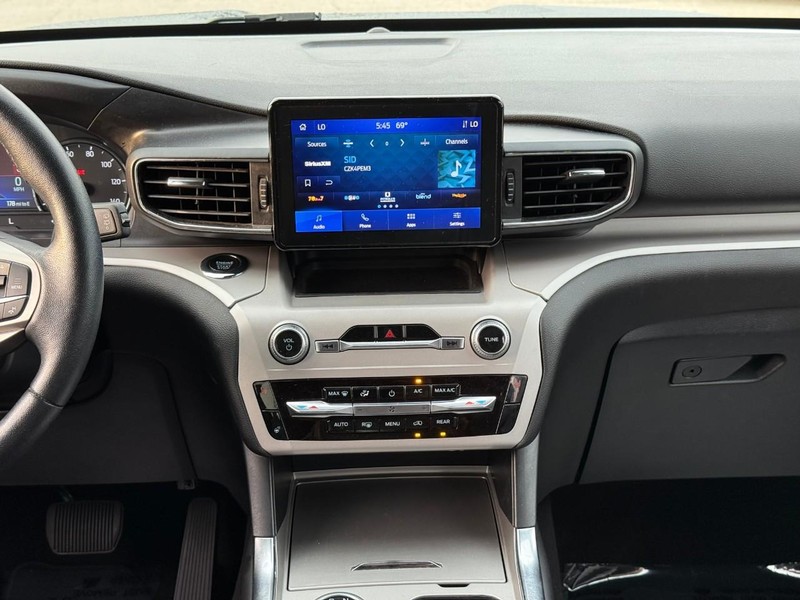 Ford Explorer Vehicle Image 18