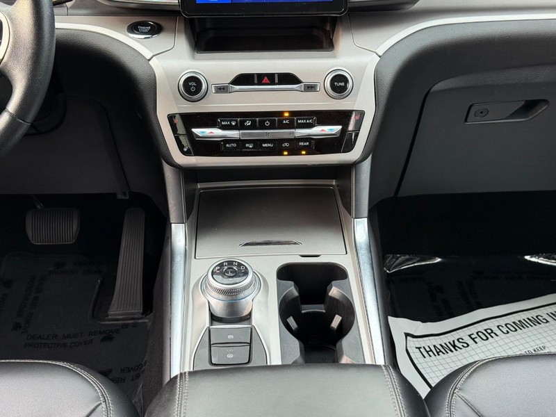 Ford Explorer Vehicle Image 19